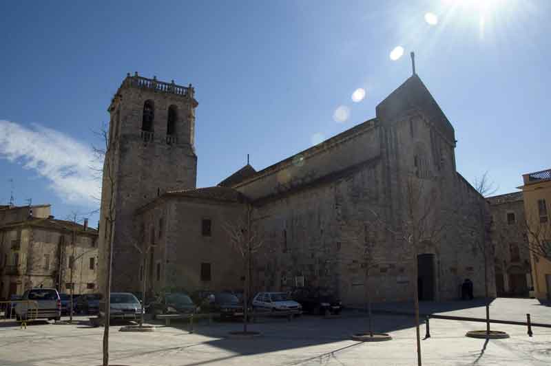 Girona - Besalú 16 - iglesia de Sant Pere.jpg
